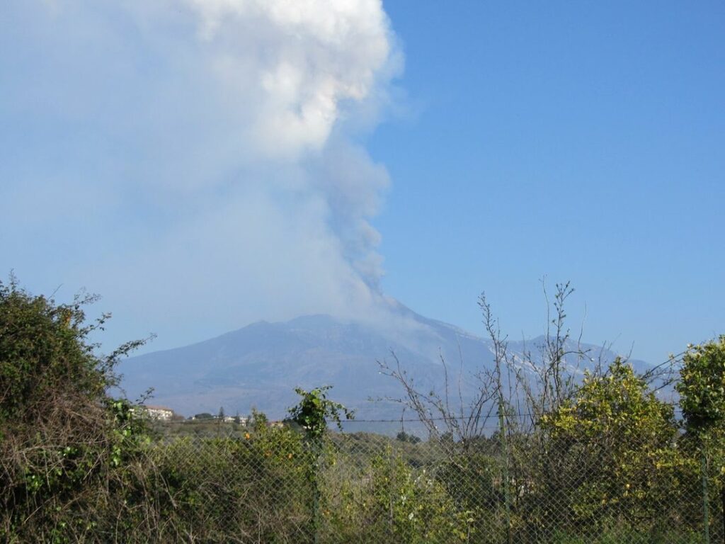 eruzione etna 1 aprile 2021