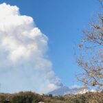 Eruzione Etna, il 17° parossismo prosegue: la nube eruttiva ha superato i 9 km, chiuso lo spazio aereo [FOTO]