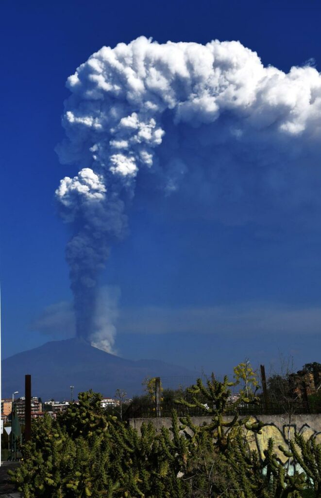 eruzione etna oggi