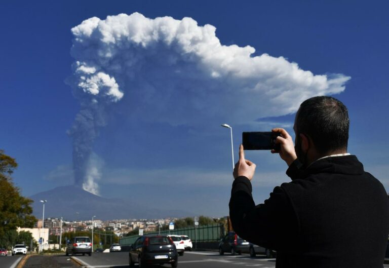 eruzione etna oggi