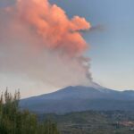 Eruzione Etna: pioggia di cenere su Catania, possibili ritardi all’aeroporto Fontanarossa [FOTO]