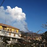 Eruzione Etna: pioggia di cenere su Catania, possibili ritardi all’aeroporto Fontanarossa [FOTO]