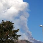 Eruzione Etna: pioggia di cenere su Catania, possibili ritardi all’aeroporto Fontanarossa [FOTO]