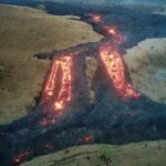 Continua l’eruzione del vulcano Pacaya, flusso di lava di quasi 4km: è ormai vicinissimo alle case di due comunità [FOTO]