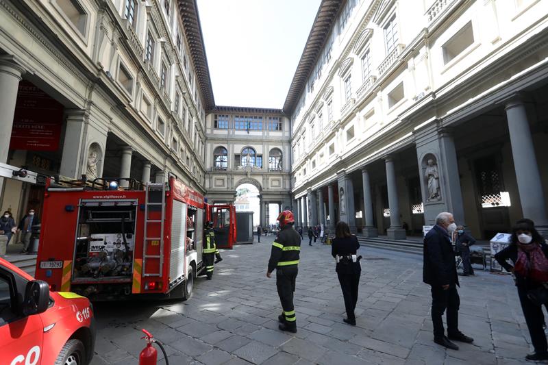 fumo uffizi firenze