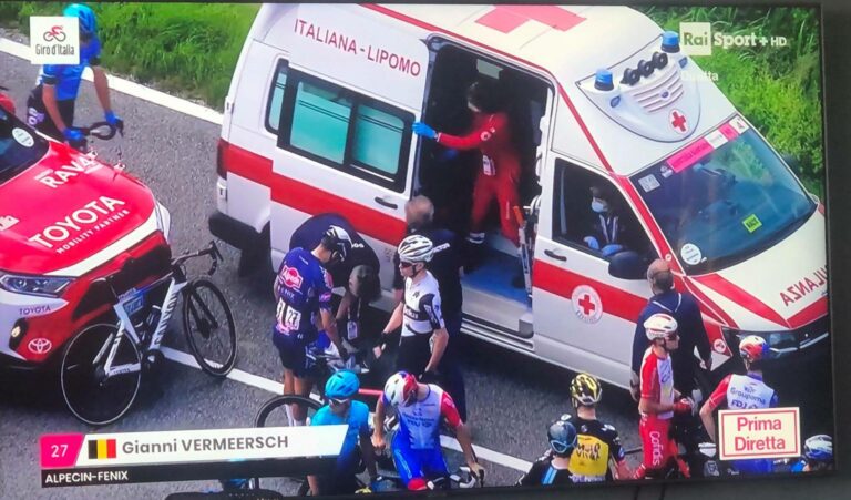 giro d'italia caduta