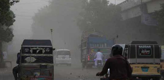 tempesta sabbia ciclone pakistan