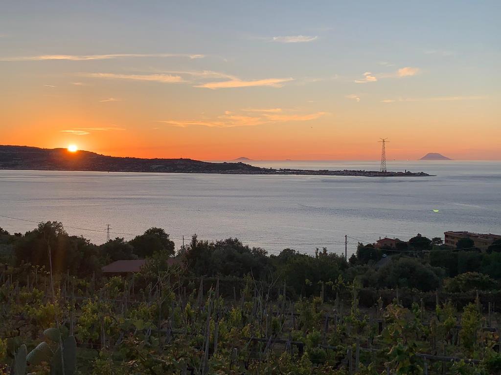 tramonto stretto di messina 16 maggio 2021