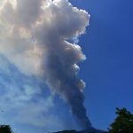 Violento parossismo dell’Etna: cessata la fontana di lava, attivi due trabocchi lavici [FOTO]