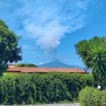 Violento parossismo dell’Etna: cessata la fontana di lava, attivi due trabocchi lavici [FOTO]