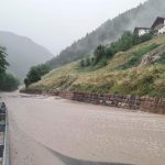 Violenta ondata di maltempo in Alto Adige: nubifragi, frane e strade bloccate, auto travolta da una frana [FOTO e VIDEO]