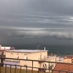 Maltempo, temporali lungo la costa adriatica: shelf cloud ad Osimo, 34mm di pioggia ad Ancona [FOTO e VIDEO]