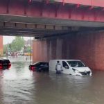 Maltempo, forti piogge a Londra: strade e auto sommerse, circolazione in tilt [FOTO e VIDEO]