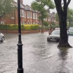 Maltempo, forti piogge a Londra: strade e auto sommerse, circolazione in tilt [FOTO e VIDEO]