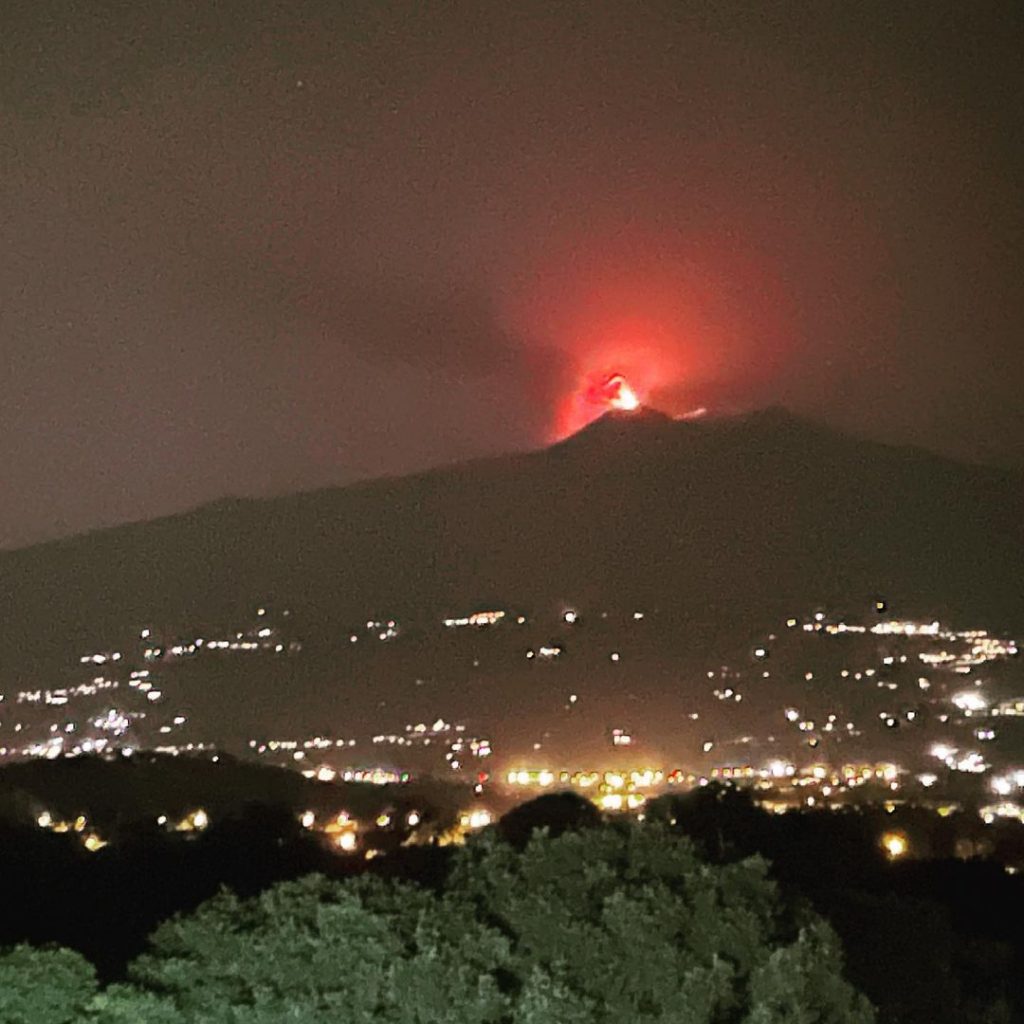 eruzione etna notte 7 luglio 2021