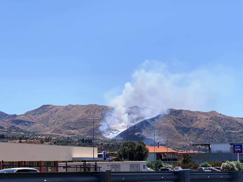 incendio reggio calabria 11 luglio