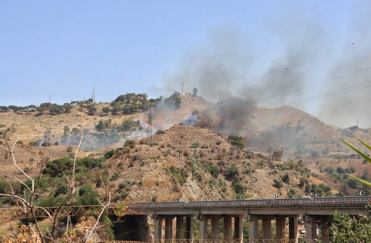 incendio reggio calabria pentimele