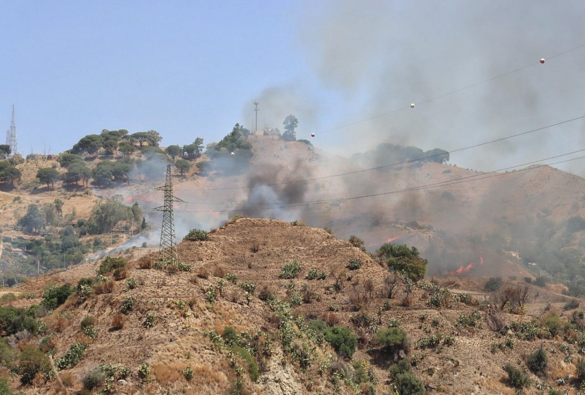 incendio reggio calabria pentimele