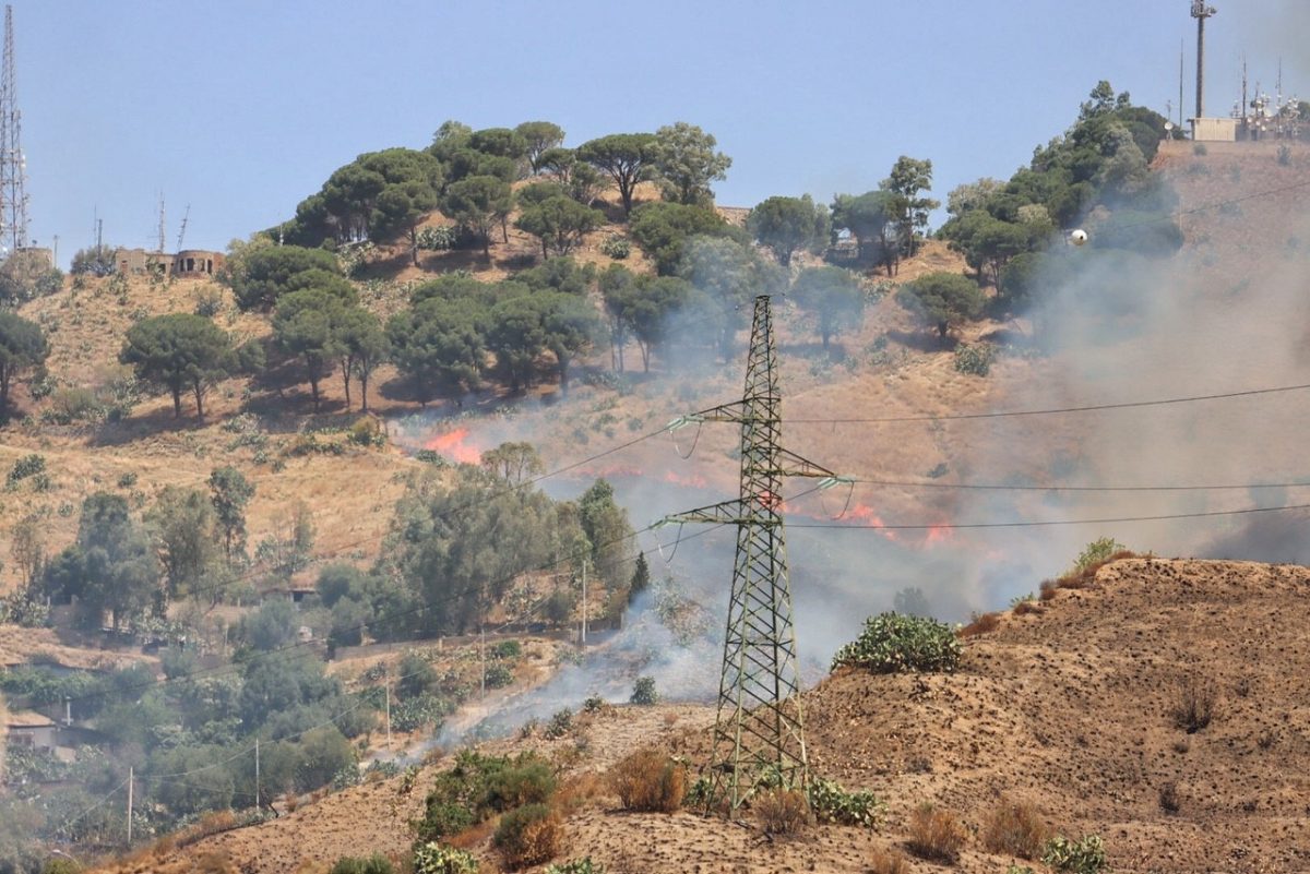 incendio reggio calabria pentimele