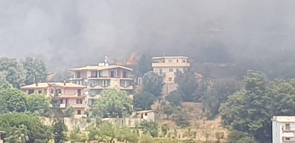 incendio reggio calabria pentimele