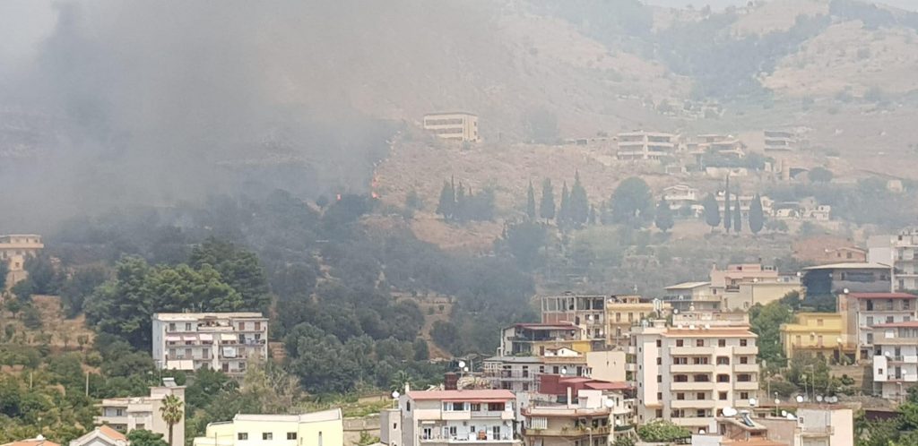 incendio reggio calabria pentimele