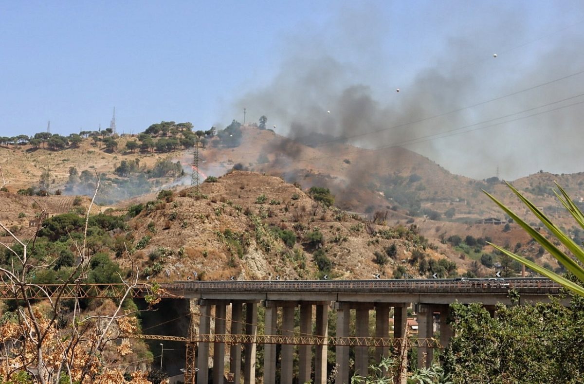 incendio reggio calabria pentimele