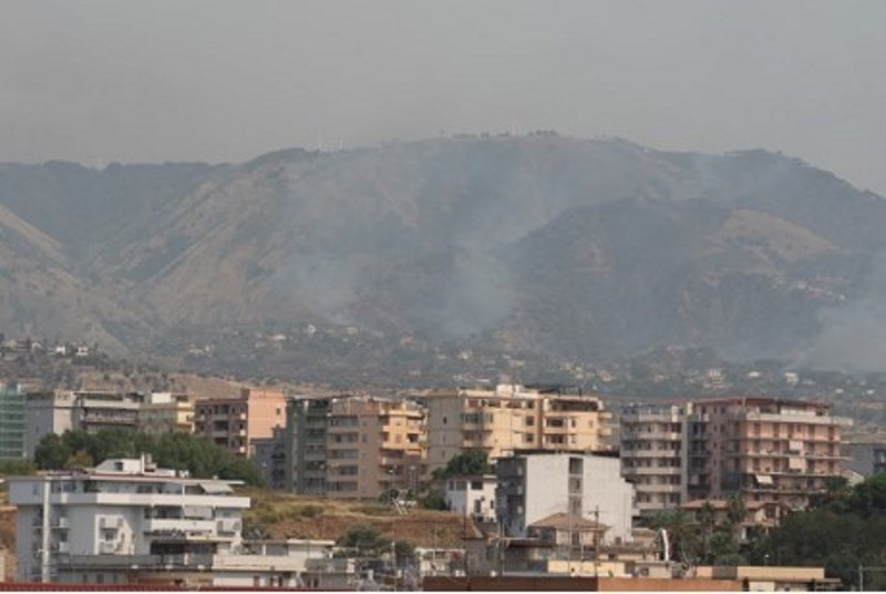 incendio zona sud reggio calabria 30 luglio