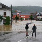 Maltempo, catastrofica alluvione anche in Belgio: almeno 7 morti e il fiume Mosa spaventa Liegi, “chi può lasci la città al più presto, chi deve rimanere salga ai piani alti”