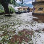 Ancora maltempo in Piemonte, violente grandinate tra Biellese e Novarese: chicchi fino a 4-5cm di diametro [FOTO]