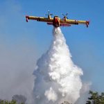 Giornata infernale tra caldo e incendi al Centro-Sud, +43°C a Siracusa, +42° a Lecce: un centinaio di roghi in Calabria, le fiamme raggiungono le case a Campomarino – FOTO e VIDEO