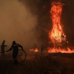 Ancora punte di +45°C in Grecia, continua la lotta agli incendi: blackout ad Atene, Olimpia salva per ora – FOTO