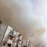 Giornata infernale tra caldo e incendi al Centro-Sud, +43°C a Siracusa, +42° a Lecce: un centinaio di roghi in Calabria, le fiamme raggiungono le case a Campomarino – FOTO e VIDEO