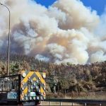 Incendio divampa in Israele, case in fiamme nell’area di Gerusalemme: enorme nube di fumo avvolge la capitale e oscura il sole [FOTO e VIDEO]