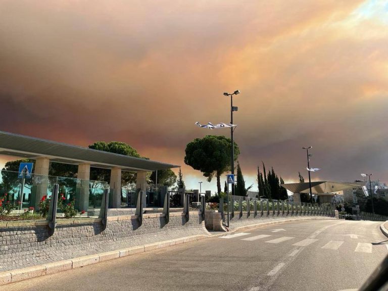 Incendio Divampa In Israele, Case In Fiamme Nell'area Di Gerusalemme ...