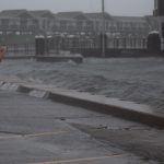 La tempesta tropicale Henri tocca terra in Rhode Island: mille voli cancellati e onde alte fino a 6 metri nel Nord-Est degli USA – FOTO