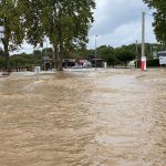 Storica alluvione in Francia, oltre due mesi di pioggia in qualche ora nel Gard: un disperso e tanta devastazione – FOTO e VIDEO