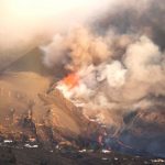 Continua l’eruzione del Cumbre Vieja: quasi 1.000 edifici distrutti, il delta di lava si estende nell’oceano per 17 ettari – FOTO