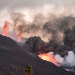 Continua l’eruzione del Cumbre Vieja: quasi 1.000 edifici distrutti, il delta di lava si estende nell’oceano per 17 ettari – FOTO