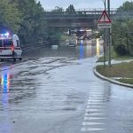 Maltempo, nubifragi in Emilia Romagna: allagamenti e alberi caduti a Forlì, auto sommerse – FOTO e VIDEO