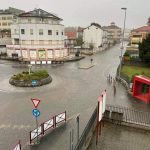 Maltempo, picchi di oltre 130mm in Piemonte: allagamenti e danni ai tetti a Isola Sant’Antonio – FOTO