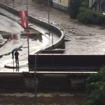 Maltempo, il fiume Olona rompe gli argini: disagi ed evacuazioni nel Milanese – FOTO e VIDEO