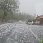 Maltempo, raffiche di oltre 100km/h in provincia di Massa Carrara: alberi caduti e allagamenti, violenta grandinata a Borgo San Lorenzo e Bivigliano – FOTO e VIDEO