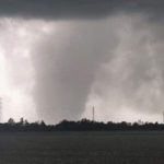 Maltempo, in Lombardia si sono formati almeno 7 tornado: tante case scoperchiate e alberi abbattuti – FOTO e VIDEO