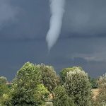 Maltempo, in Lombardia si sono formati almeno 7 tornado: tante case scoperchiate e alberi abbattuti – FOTO e VIDEO