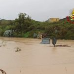 Ciclone Mediterraneo, strade come fiumi in piena a Catania: un morto a Gravina, travolto dalla furia dell’acqua [FOTO e VIDEO]