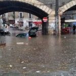 Ciclone Mediterraneo, strade come fiumi in piena a Catania: un morto a Gravina, travolto dalla furia dell’acqua [FOTO e VIDEO]