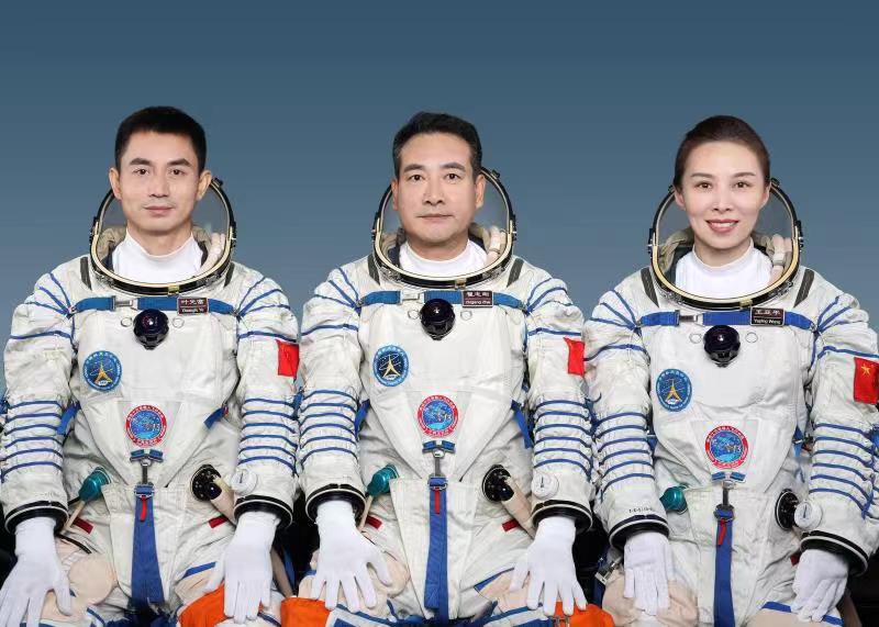 astronauti cinesi shenzhou13