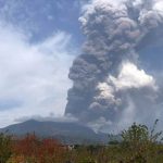 Etna, in atto un nuovo parossismo: fontana di lava da Sud-Est, torna l’incubo cenere e lapilli [FOTO & VIDEO]