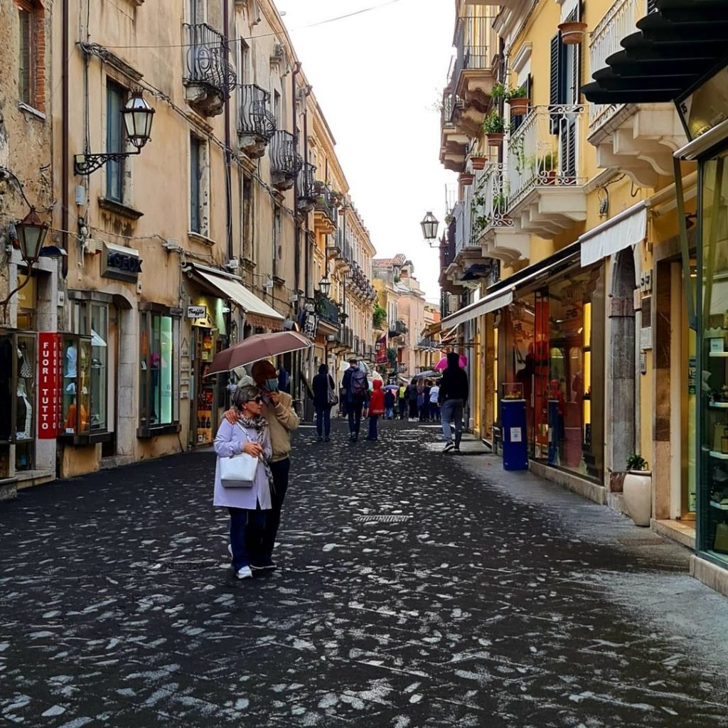 etna eruzione cenere taormina