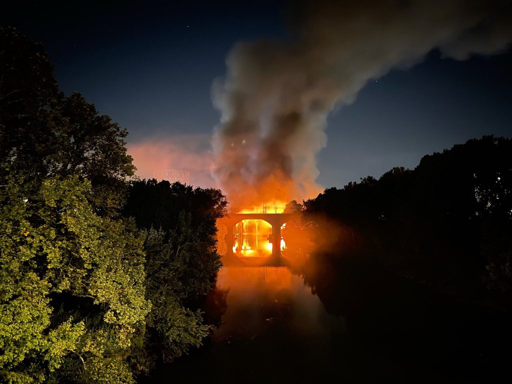 incendio ponte di ferro roma